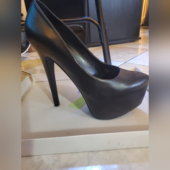 Pumps - Picture 3 of 6